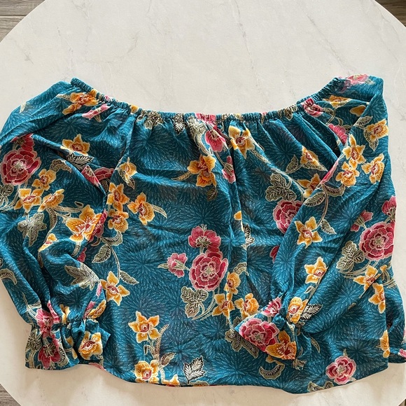 Forever 21 Floral off the shoulder Blouse - Picture 1 of 2